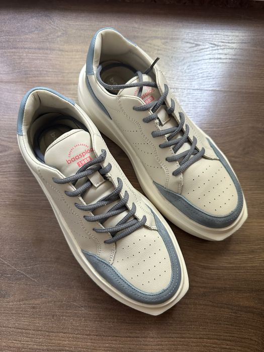 Женские кроссовки