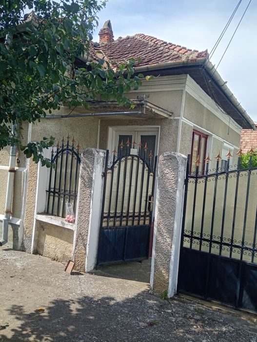 Vând casă în Ineu, judetul Arad