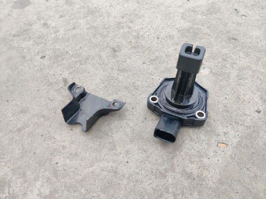 Senzor nivel baie ulei motor 2.0 TDi Seat Exeo Audi A4 B6 B7 A6 Passat Golf Octavia 03C907660G