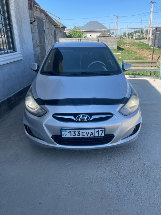 Хендай      акцент.