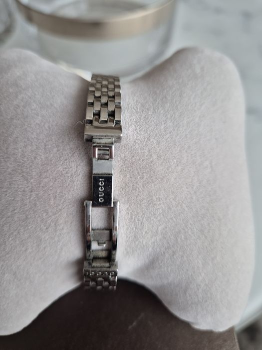 Дамски часовник Gucci.