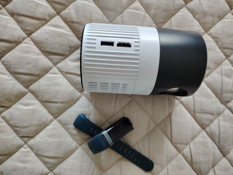 Мини лед проектор + Смарт гривна (подарък)