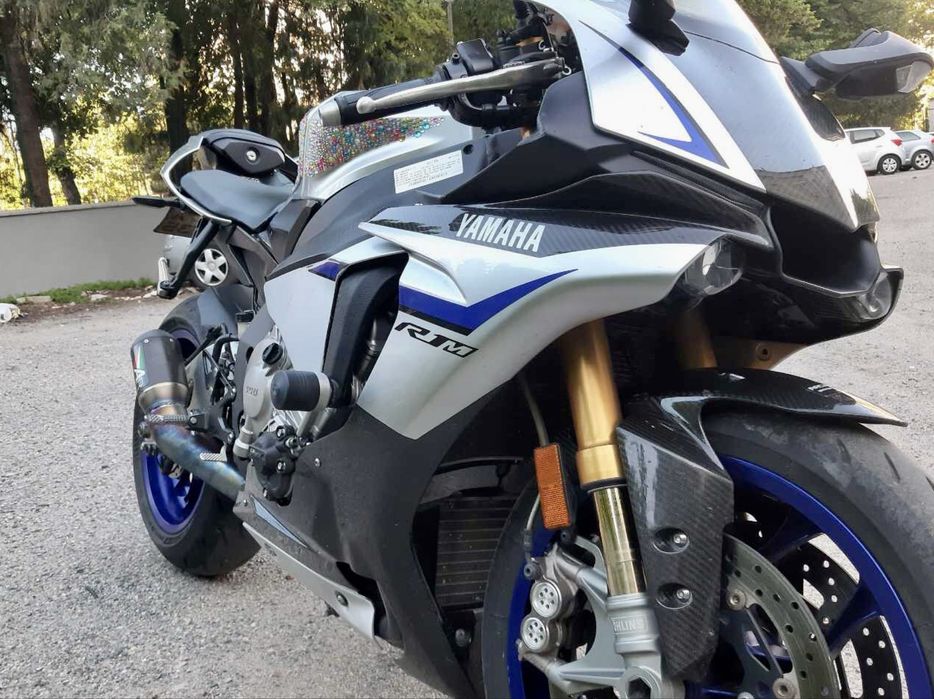 Yamaha R1 (R1-M)