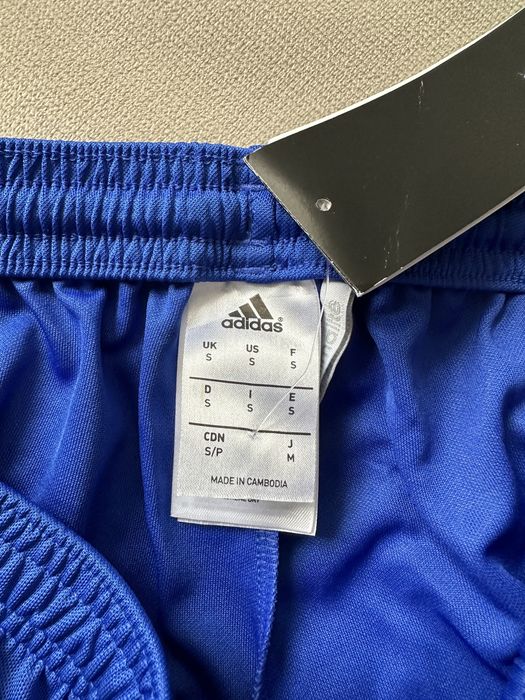 Къси панталони Adidas, Umbro