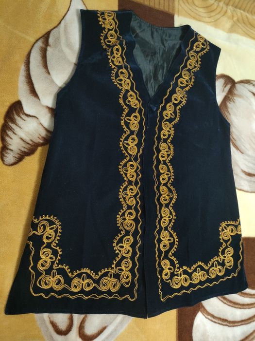 Продам красивый камзол 48 размер