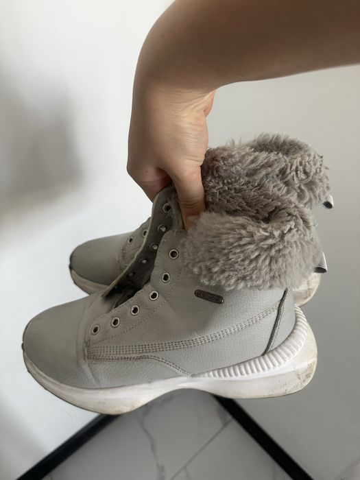 Отдам бесплатно женскую обвуь!