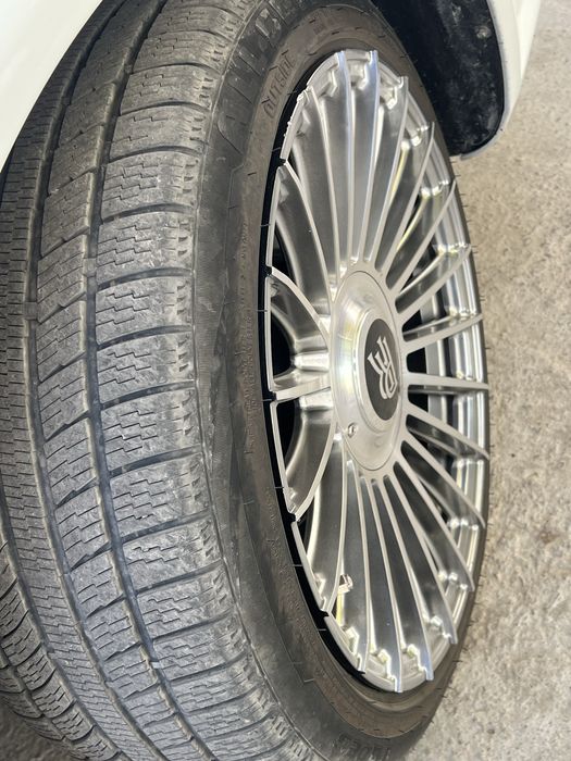 R 17 215/45 сака диска оргинал!