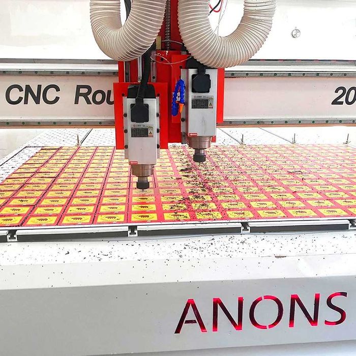 CNC рутер с два шпиндела 2070 х 4050 мм маса