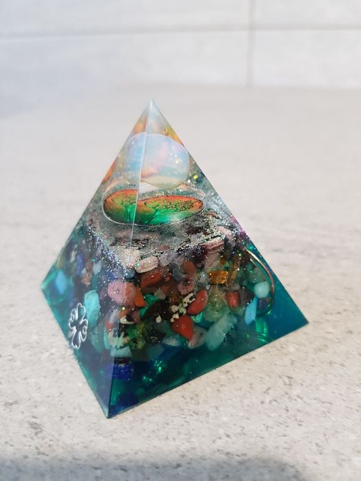 Piramida orgonica pt atragerea dragostei