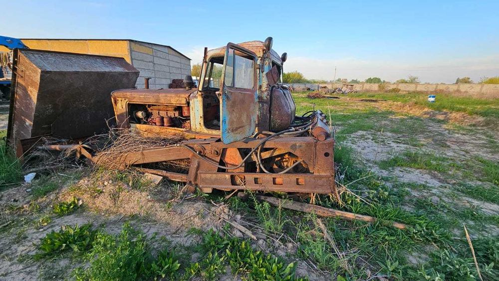 Трактор гусеничный ДТ-75