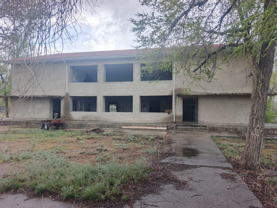 Продам двухэтажное здание 1500 кв. м