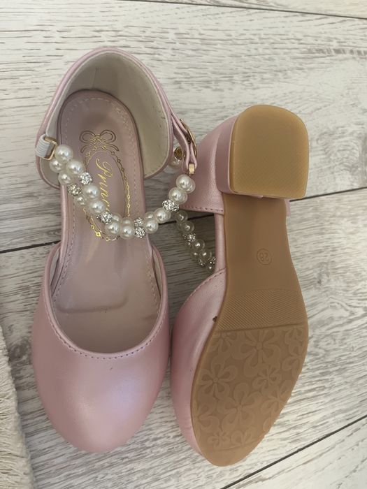 Новые детские туфли