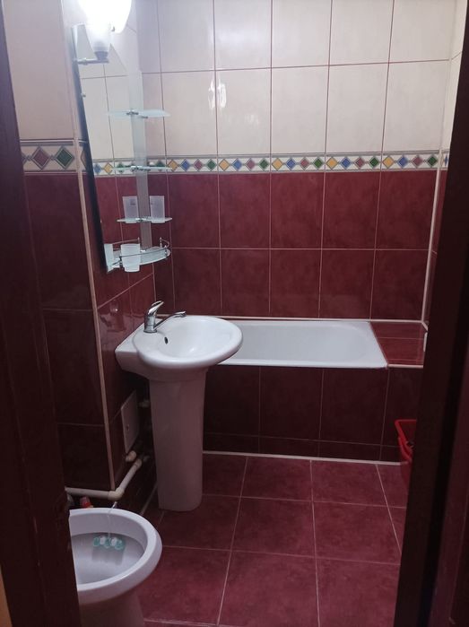 Vând apartament 3 camere decomandat