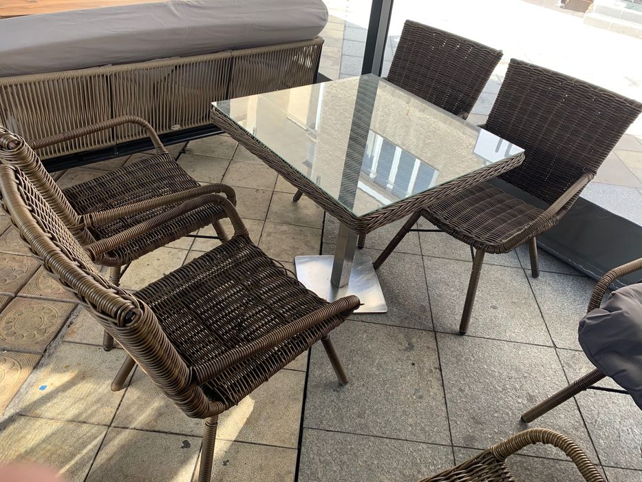 Ратанови столове с маса