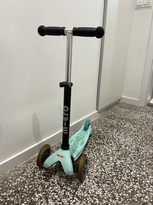 Micro Mini 2Go Deluxe Plus Тротинетка