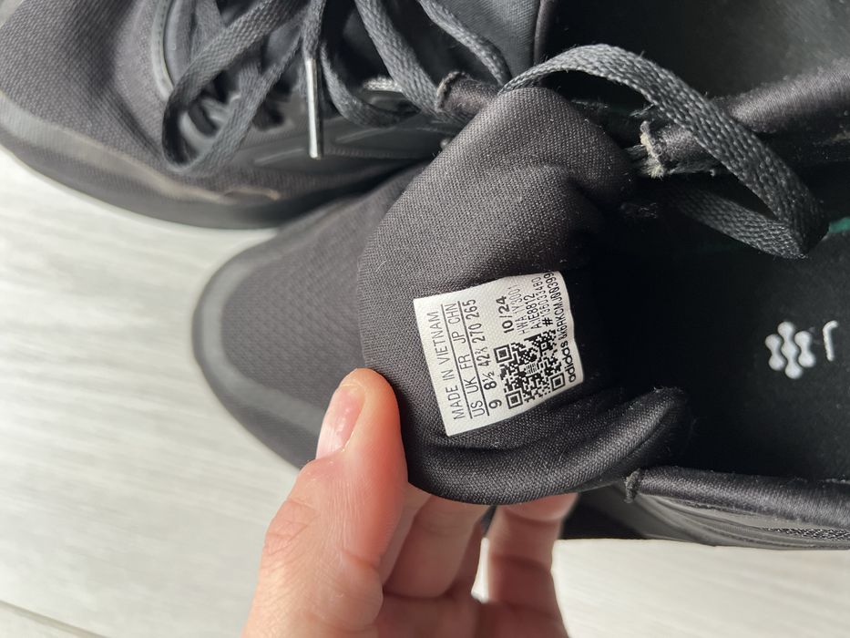 • Adidas Cloud Black •