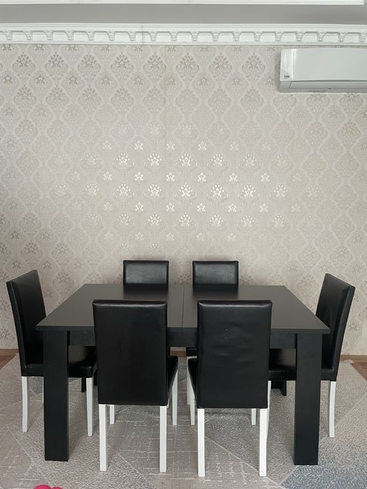 Стол со стульями