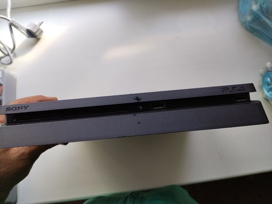 Продам Sony PlayStation 4 Slim