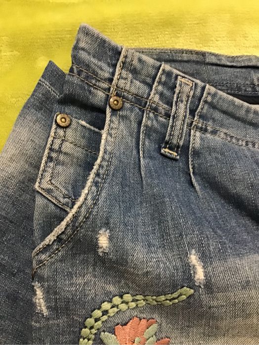 Дънки и пуловер