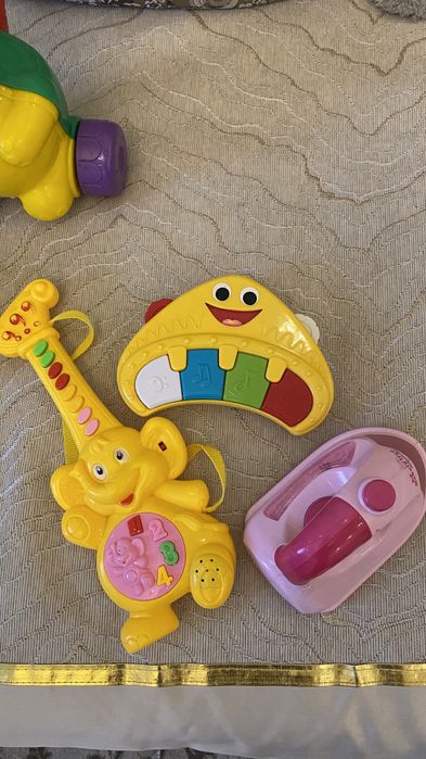 Игрушки музыкальные, толокар, кубики