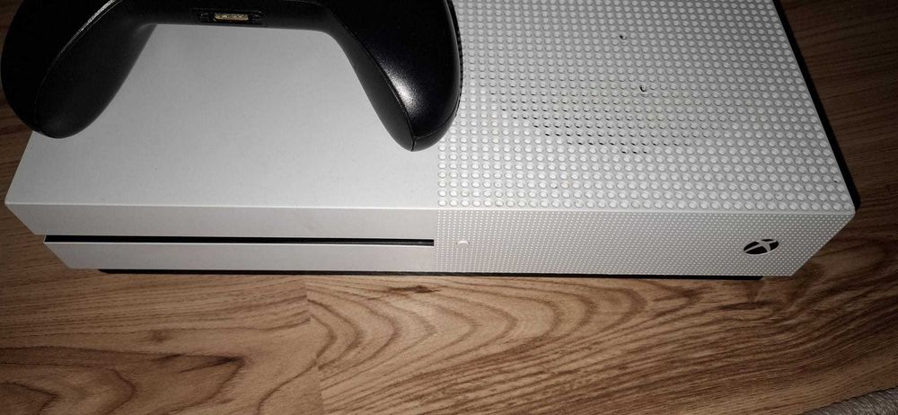 Xbox one S 1TB (disk edition)