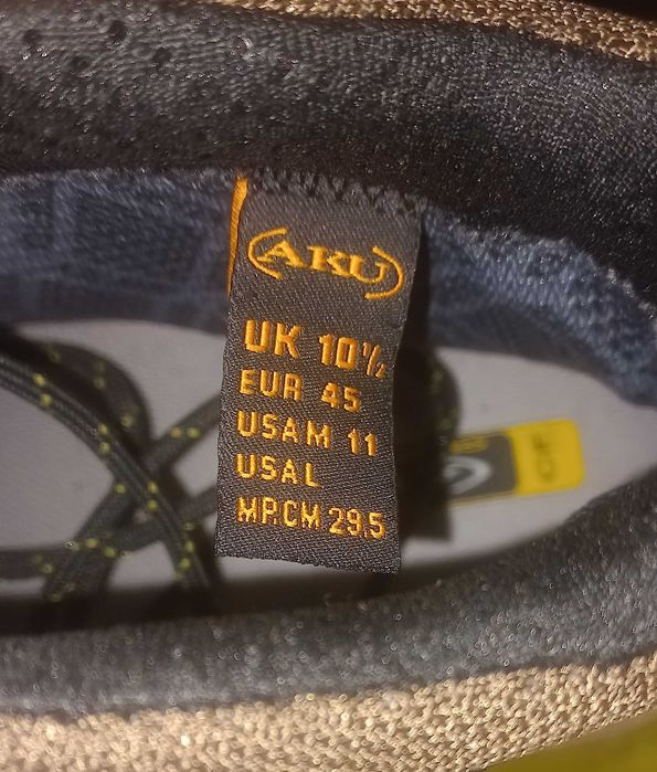 Продам горные ботинки новые