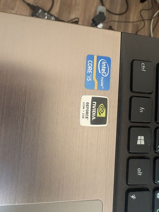 Ноутбук Asus.