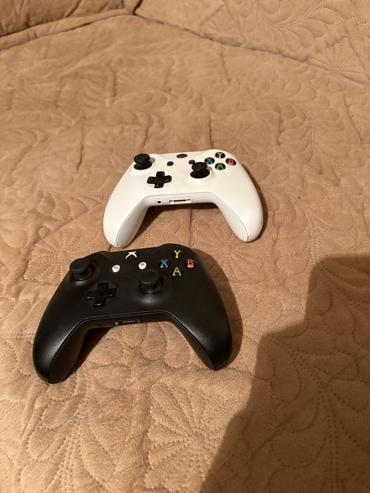 Vând Xbox One 1TB
