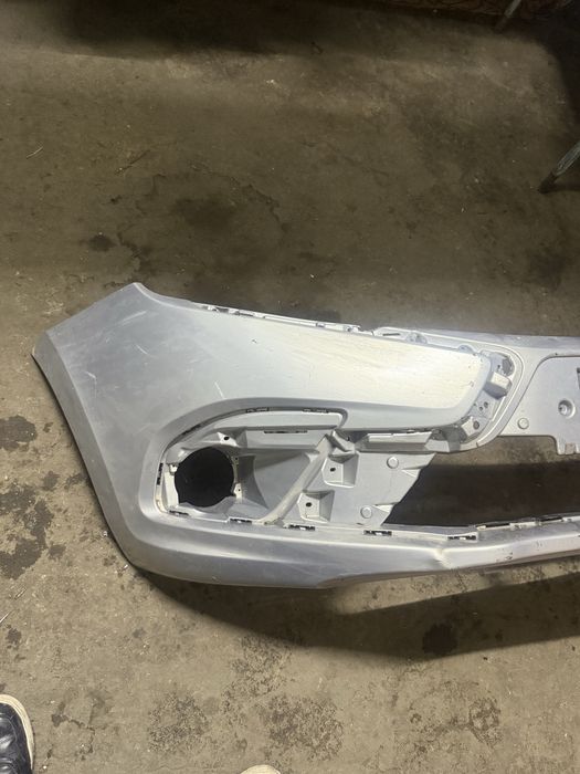 Продам бампер Передний на гранту фл