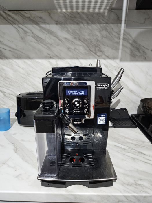 Espressor automat Delonghi Cappucino  + pahar sistem cappuccino