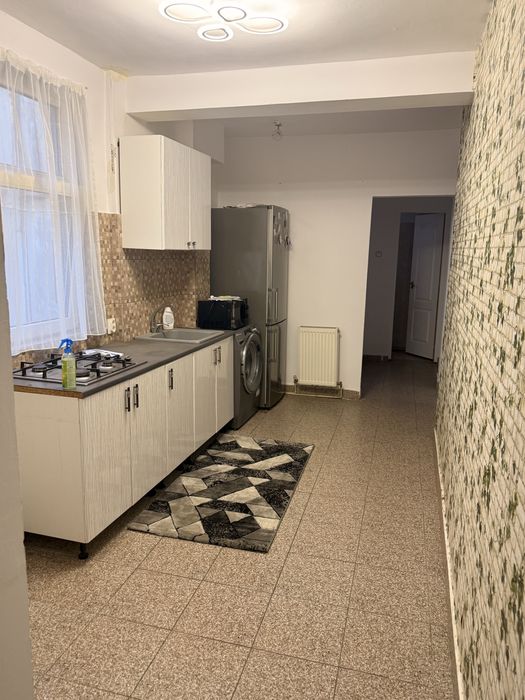 Apartament de vanzare , zona centrala . Strada piata victorie