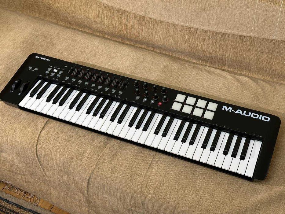 Миди-клавиатура M-Audio OXYGEN 61 MKV + педаль M-Audio SP-2