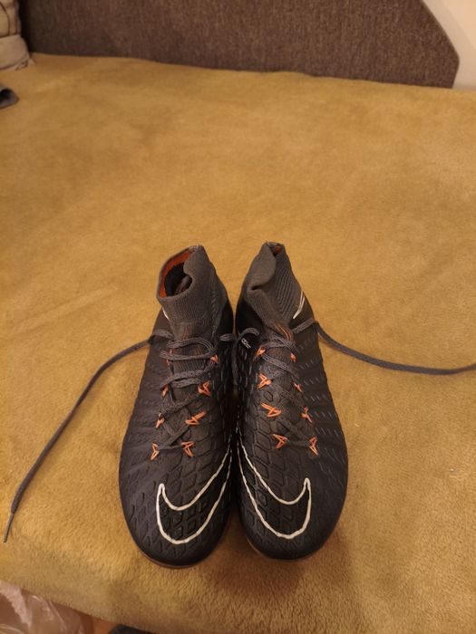 Бутонки за момче