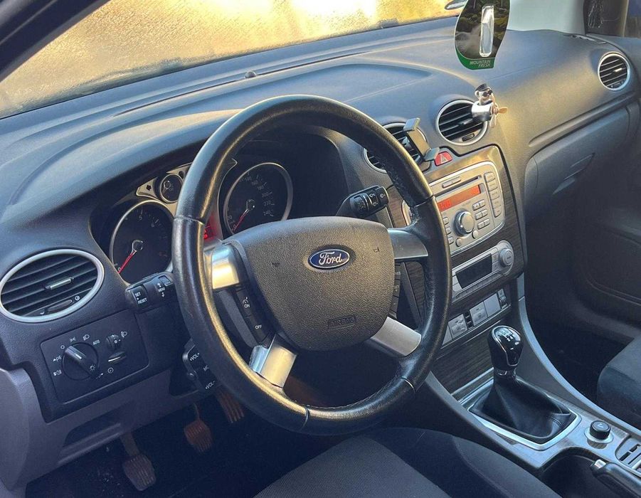 Ford Focus 1.8, Model Ghia, stare perfectă