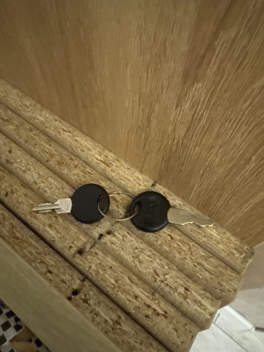 Продам шкаф с полками для вещей