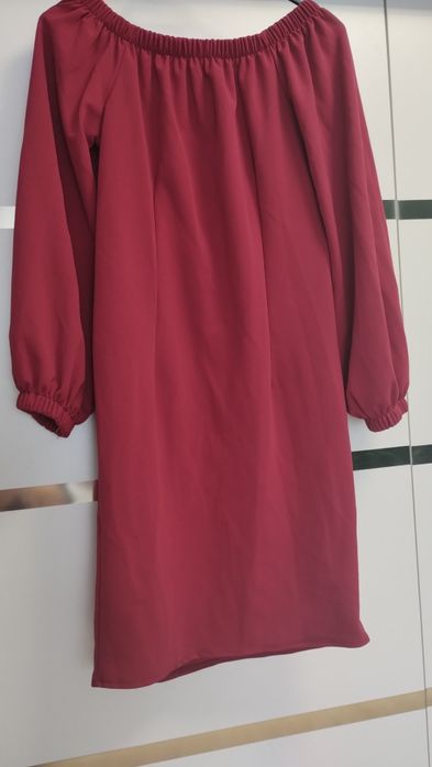 Vând rochie  eleganta cu mâneci bufante