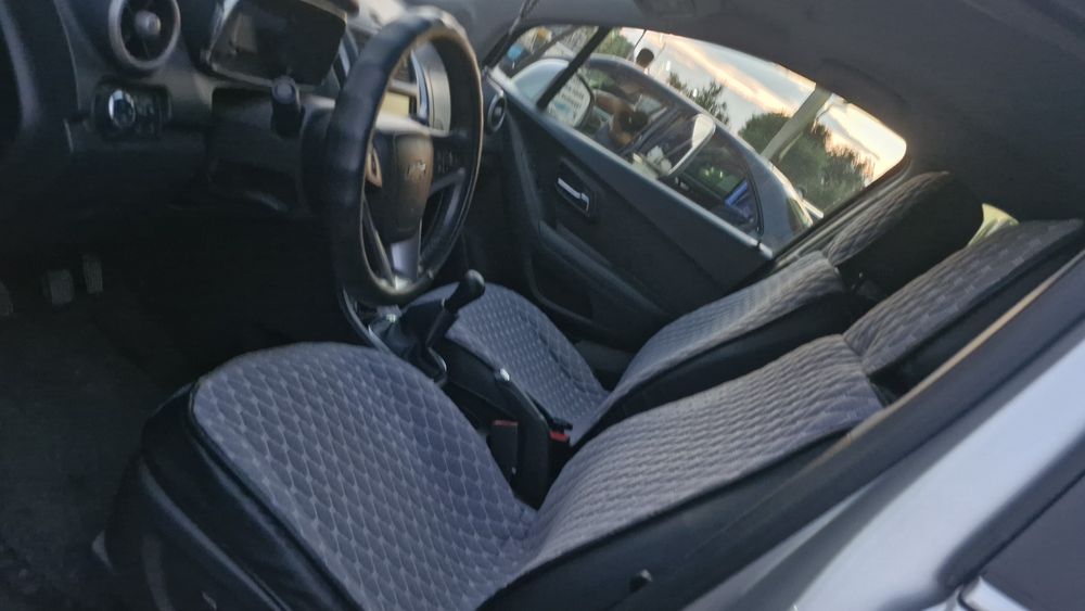 Машина кроссовер Шевроле Трекер