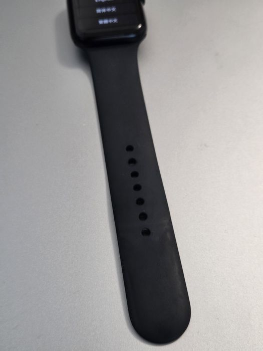 Apple Watch SE 44mm – 93% sanatate baterie - Black – încărcător + curea – resetat