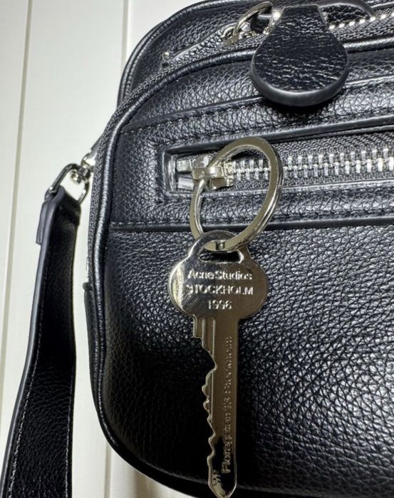 Acne Studios Camero сумка
