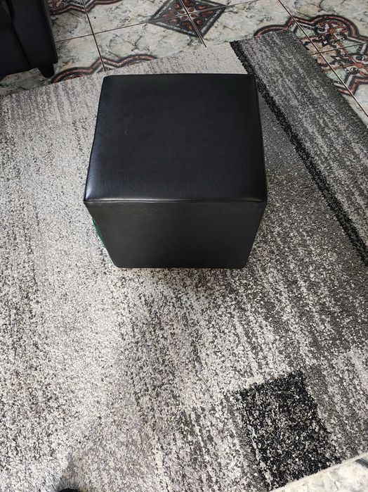 Canapea 2 locuri și doi tabureți