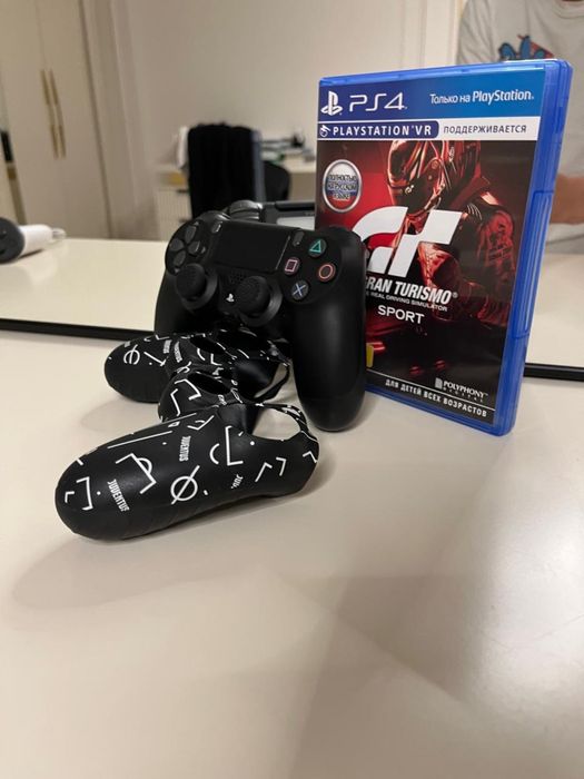 Пластейшн 4  в хорошем состаяний