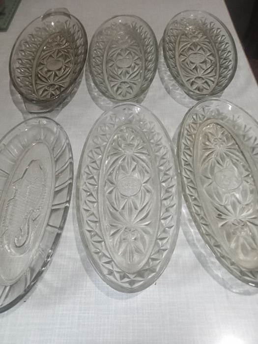 Продам столовую посуду.