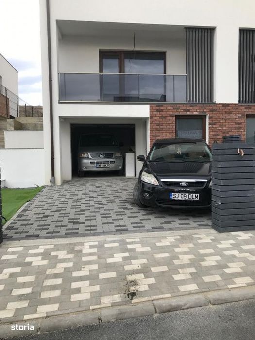 Duplex semifinisat cu Garaj Voronet .
