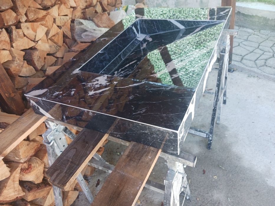 Мивка с плот от широко форматни плочки