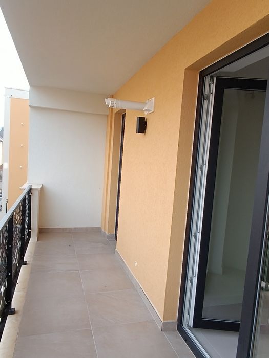 Apartament nou de închiriat Central.