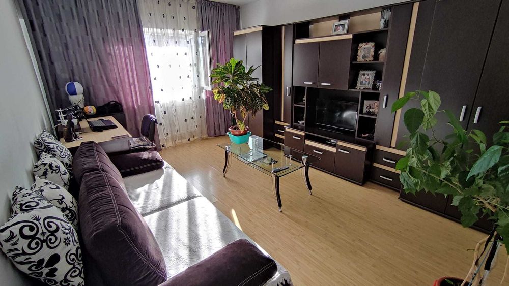 Vand apartament 3 camere