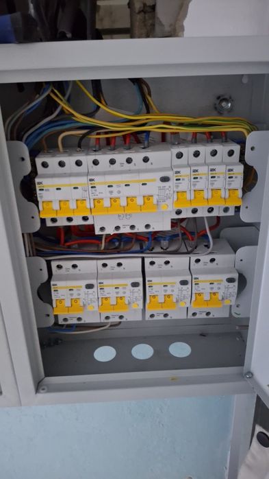 Электрик электрик