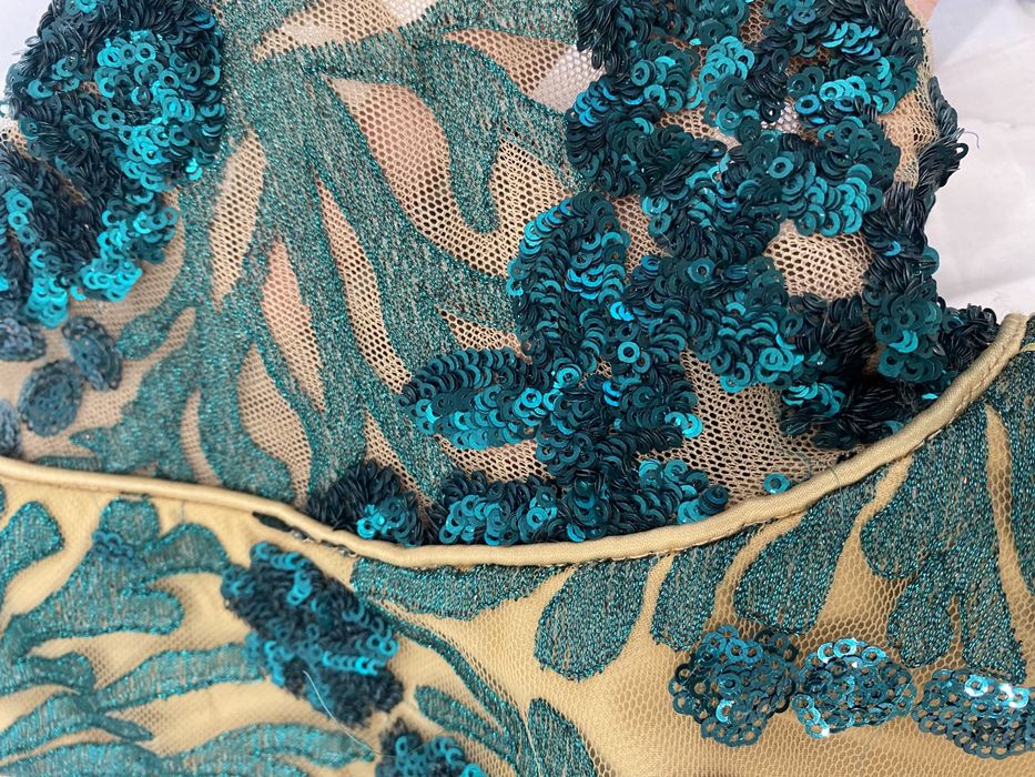 Вечернее зеленое платье