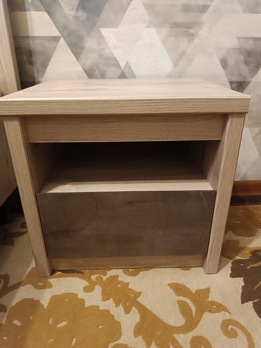 Продам кровать и 2 тумбами