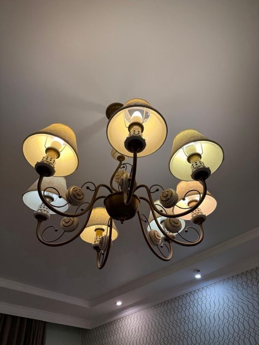 Продам люстры